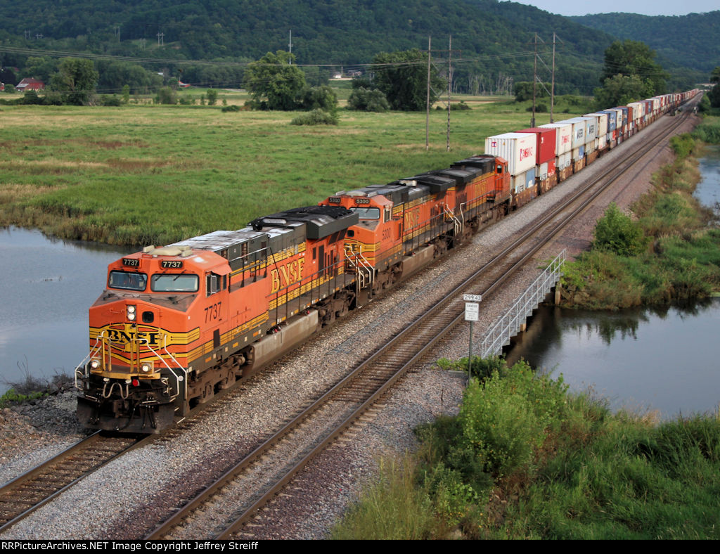 BNSF 7737